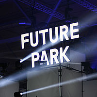 Beleuchteter "Future Park"-Schriftzug
