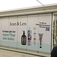 Jean & Len Flagship Store mit Schaufensterbeklebung